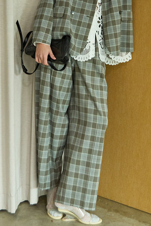 メゾンスペシャル/MAISON SPECIALのTwo Tuck Curve Wide Tapered Pants/2タックカーブワイドテーパードパンツ(110600/110601)