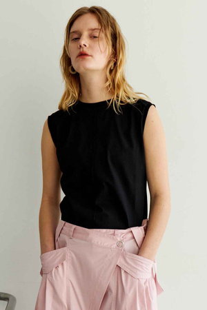 メゾンスペシャル/MAISON SPECIALのCutoff Sleeveless Tops/カットオフノースリーブトップス(110100/110101)