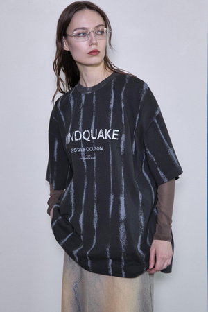 メゾンスペシャル/MAISON SPECIALのMINDQUAKE Logo Oversized T-shirt/MINDQUAKEロゴオーバーTシャツ(110100/110102)