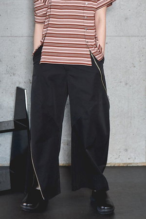 メゾンスペシャル/MAISON SPECIALのAsymmetry Zipper Curve Pants/アシンメトリーファスナーカーブパンツ(110600/110601)
