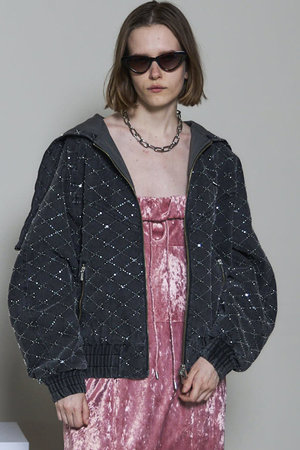 メゾンスペシャル/MAISON SPECIALのDiamond Beads Embroidery Denim Hoodie/ダイヤビーズエンブロイダリーデニムパーカー(110100/110105)