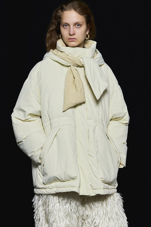 メゾンスペシャル/MAISON SPECIALのHoodie Scarf Middle Down Coat/フーディマフラーミドルダウンコート(110900/110906)