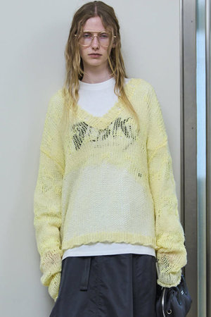 メゾンスペシャル/MAISON SPECIALのV-neck Low Gauge Pullover Knit/Vネックローゲージプルオーバーニット(110300/110301)