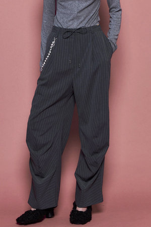 メゾンスペシャル/MAISON SPECIALのWith Chain Belt Draped Hem Slacks/チェーンベルト付きドレープヘムスラックス(110600/110601)