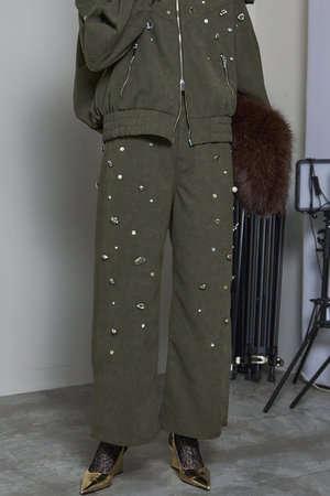 メゾンスペシャル/MAISON SPECIALのfaux Leather Bijou Pants/フェイクレザービジューパンツ(110600/110601)