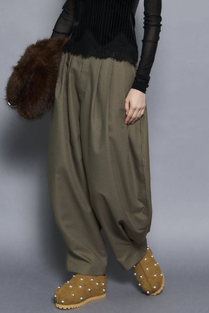 メゾンスペシャル/MAISON SPECIALのTuck Balloon Volume Pants/タックバルーンボリュームパンツ(110600/110601)