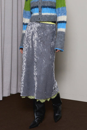 メゾンスペシャル/MAISON SPECIALのMultiway Velor Mermaid Mid-calf Skirt/マルチウェイベロアマーメイドミモレスカート(110700/110703)