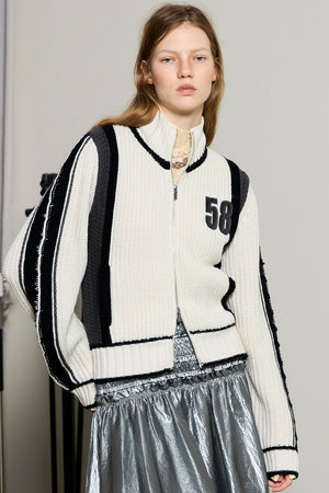 メゾンスペシャル/MAISON SPECIALのNumbering High Neck Zip Knit Tops/ナンバリングハイネックジップニット(110300/110301)