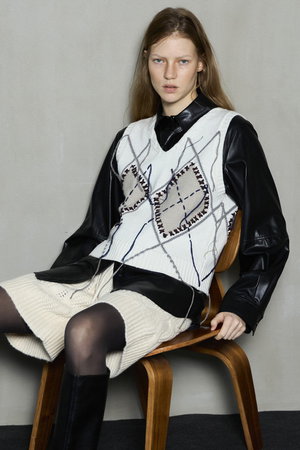 メゾンスペシャル/MAISON SPECIALのStitch Argyle Knit Vest/ステッチアーガイルニットベスト(110300/110301)