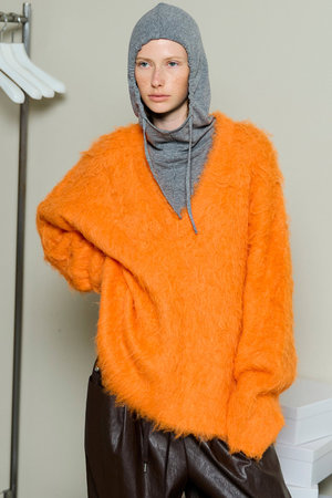 メゾンスペシャル/MAISON SPECIALのLong Shaggy V-neck Knit/ロングシャギーVネックニット(110300/110301)