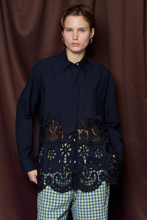 メゾンスペシャル/MAISON SPECIALの【予約販売】Hem Embroidery Neck Tie Shirt/ヘムエンブロイダリーネクタイシャツ(110400/110403)