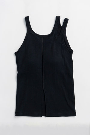 メゾンスペシャル/MAISON SPECIALの【Miller×MAISON SPECIAL】コラボヘムスリットタンクトップ(110100/110101)