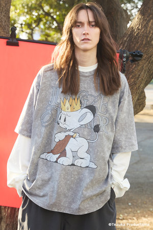 メゾンスペシャル/MAISON SPECIALの【予約販売】【UNISEX】【TEZUKA CHARACTERS for MAISON SPECIAL】- JUNGLE EMPEROR LEO - Prime-Over Fade Crew Neck Graphic T-Shirt/- ジャングル大帝レオ - フェードクルーネックグラフィックT(110100/110102)