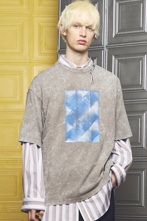 メゾンスペシャル/MAISON SPECIALの【予約販売】【UNISEX】Fade Abstract Hand-Printed Prime-Over Stitched Crew Neck T-shirt/フェードアブストラクトハンドプリントプライムオーバーステッチクルーネックTシャツ(110100/110102)