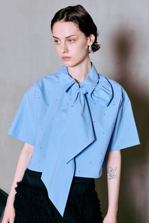 メゾンスペシャル/MAISON SPECIALの【予約販売】Studded Half-Sleeve Bow Tie Shirt/スタッズハーフスリーブボウタイシャツ