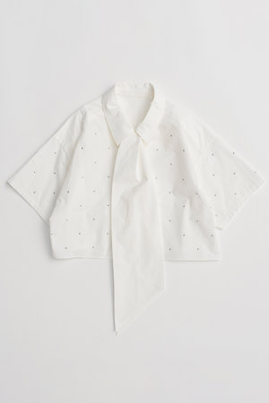 メゾンスペシャル/MAISON SPECIALの【予約販売】Studded Half-Sleeve Bow Tie Shirt/スタッズハーフスリーブボウタイシャツ