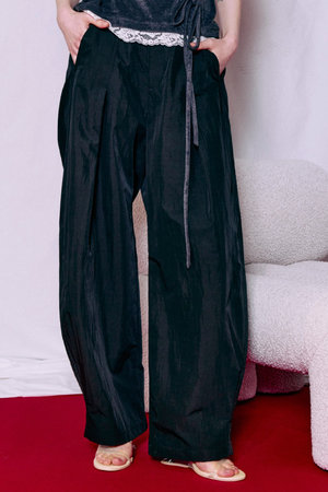 メゾンスペシャル/MAISON SPECIALのTuck Cocoon Color Pants/タックコクーンカラーパンツ(110600/110601)