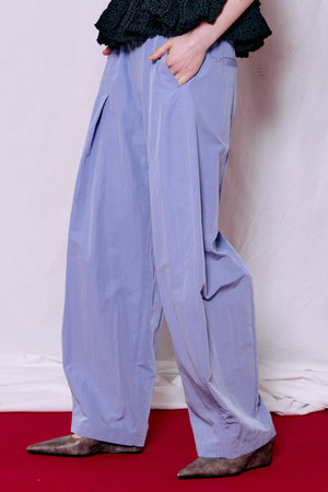 メゾンスペシャル/MAISON SPECIALのTuck Cocoon Color Pants/タックコクーンカラーパンツ(110600/110601)