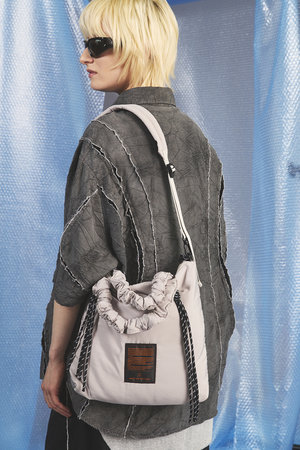 メゾンスペシャル/MAISON SPECIALの【予約販売】【UNISEX】【THEATRE PRODUCTS】Collaboration Multiway Puffer Small Tote Bag(120200/120201)