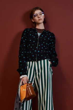 メゾンスペシャル/MAISON SPECIALの【予約販売】Cable Flower Knit Cardigan/ケーブルフラワーニットカーデ(110300/110303)