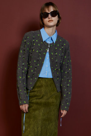 メゾンスペシャル/MAISON SPECIALの【予約販売】Cable Flower Knit Cardigan/ケーブルフラワーニットカーデ(110300/110303)