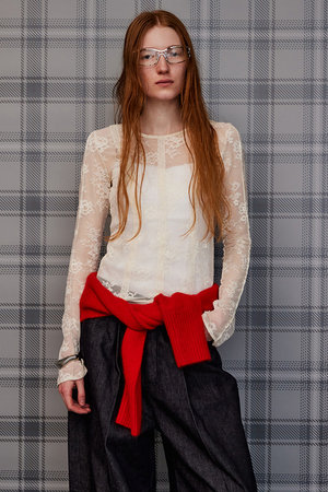 メゾンスペシャル/MAISON SPECIALのSleeve Slit Lace Top/スリーブスリットレーストップス