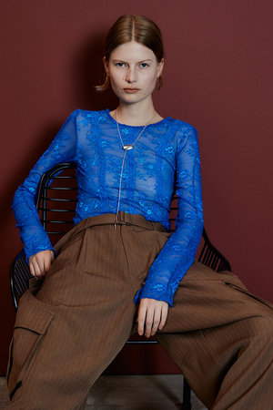 メゾンスペシャル/MAISON SPECIALのSleeve Slit Lace Top/スリーブスリットレーストップス