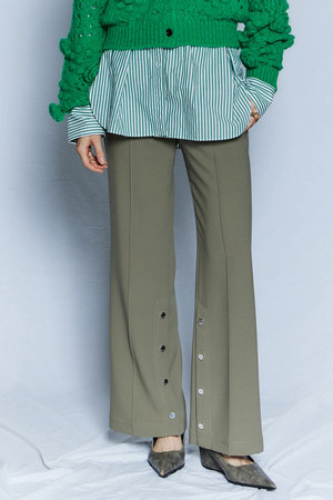 メゾンスペシャル/MAISON SPECIALの【予約販売】Double Cloth Button Slit Flare Pants / ダブルクロスボタンスリットフレアパンツ(110600/110601)