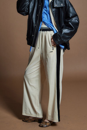 メゾンスペシャル/MAISON SPECIALの【予約販売】Side Line Velour Jersey Pants / サイドラインベロアジャージパンツ(110600/110601)