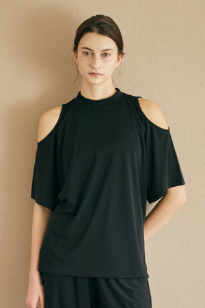 ジュリエ/Julierのフロウスムースオープンショルダープルオーバー