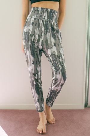 ジュリエ/JulierのVertical brushプリントギャザーパンツ(180100/180103)