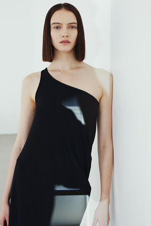 ル フィル/LE PHILの《LE PHIL》カップインナイロンストレッチワンピース(110500/110503)