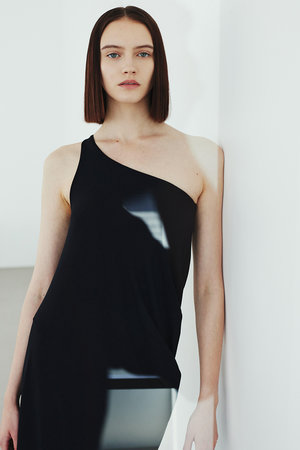 ル フィル/LE PHILの《LE PHIL》カップインナイロンストレッチワンピース(110500/110503)