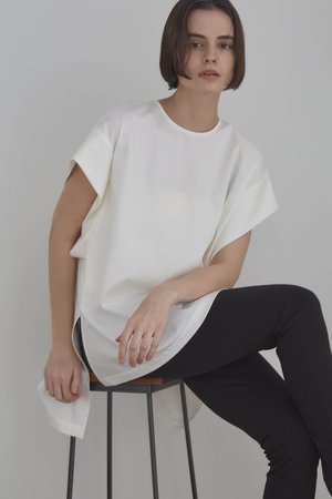 ル フィル/LE PHILの《LE PHIL》コンパクトポンチノースリーブブラウス(110100/110101)