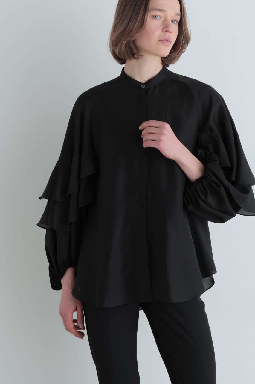LE PHIL(ル フィル)｜【予約販売】スタンドカラーフリルブラウス