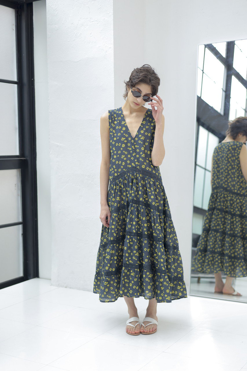 Merlette(マーレット)｜WALLIS PRINT フラワープリント Vネック