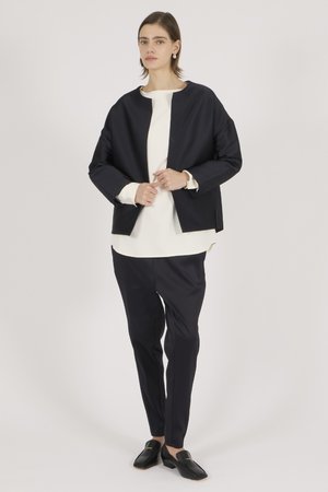 コグ ザ ビッグスモーク/COGTHEBIGSMOKEの【ELLE SHOP 限定】50 ALEXA TROUSERS(110600/110601)