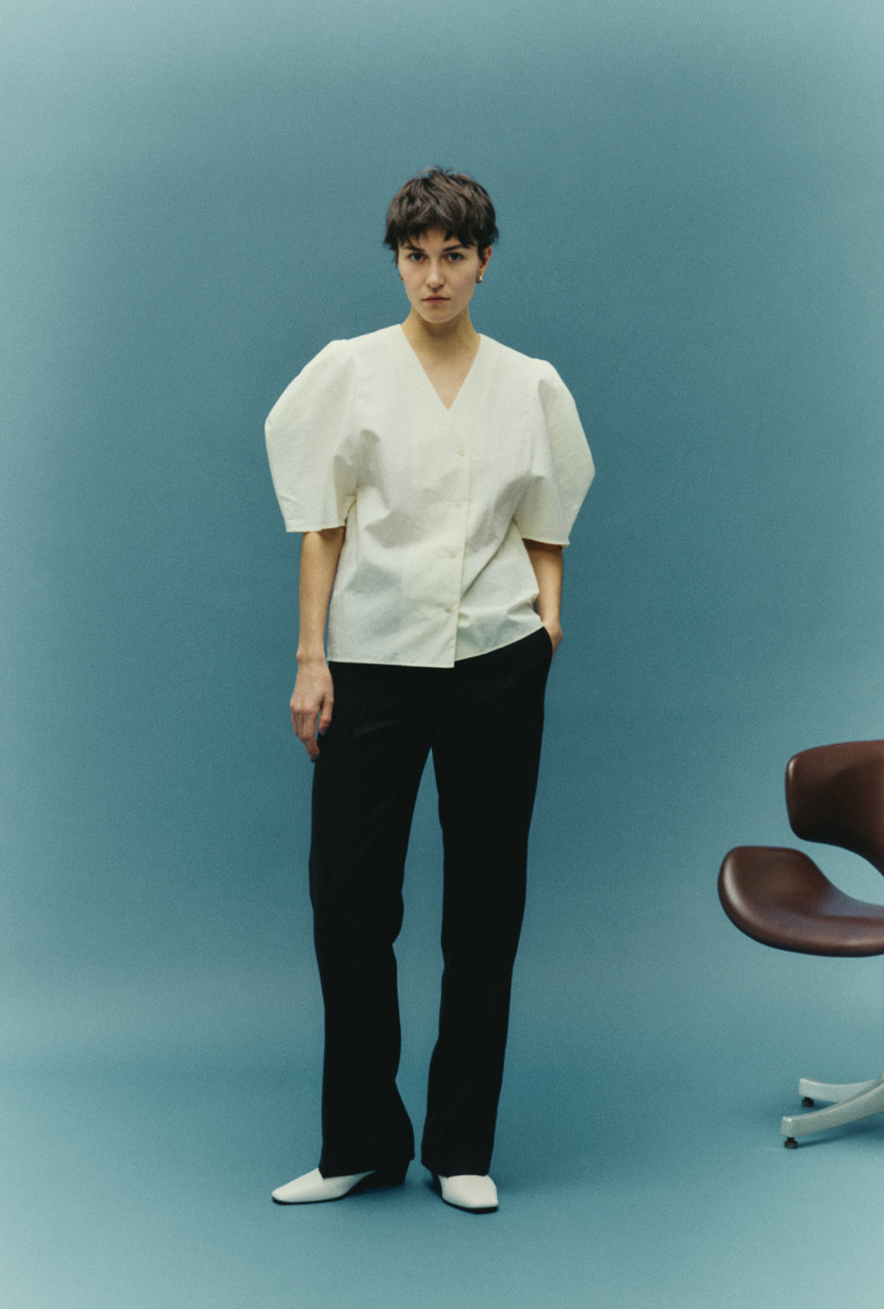 RIM.ARK(リムアーク)｜Volume sleeve v-neck SH/シャツ/ホワイト の