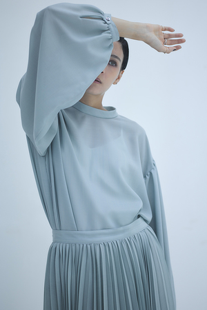 シアーライトウールバンドカラーブラウス