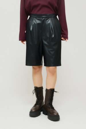 ミディウミソリッド/MIDIUMISOLIDのシンセティックレザーショートパンツ(110600/110603)