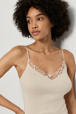 ハンロ/HANROのレース付きキャミソール