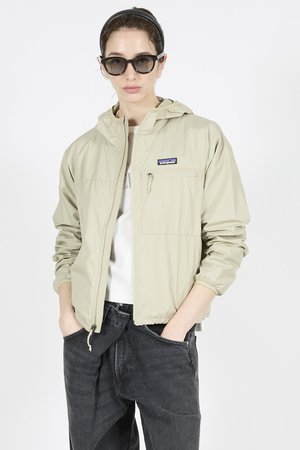 パタゴニア/patagoniaの【予約販売】ウィメンズ・ライト＆バリアブル・ジャケット(180100/180101)