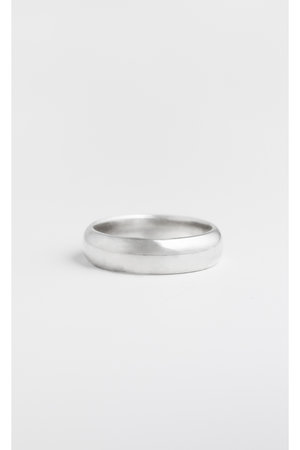 スピネリキルコリン/Spinelli Kilcollinの【UNISEX】5.5mm HALF ROUND SILVER リング(150400/150401)