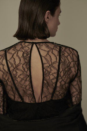 アロマティック/AROMATIQUEの総レース ロングスリーブ