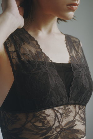 アロマティック/AROMATIQUEのパッド付クロップドブラ(160100/160102)