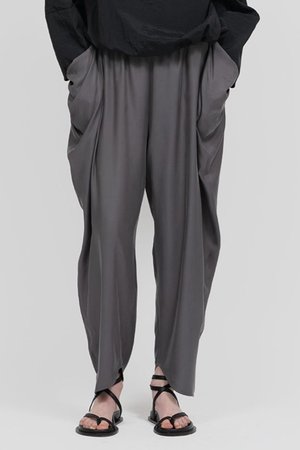 イロット/IIROTのchambray ドレープ パンツ(110600/110601)