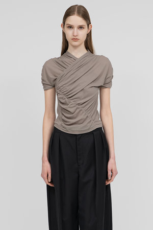 イロット/IIROTの【予約販売】skin touch シャーリング トップス(110100/110102)