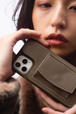 デミュウ/DEMIUのiPhone12 POCHE 背面収納スマホケース ストラップ別売