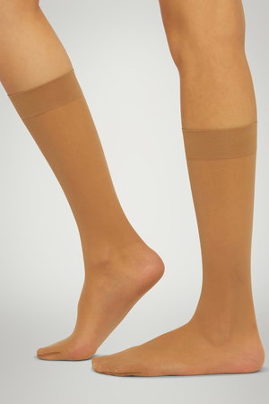 ウォルフォード/Wolfordの31241 Individual 10 Knee-Highs シアーニーハイソックス