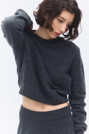 エレガンセーゼ/eleganceseのSheer カシミヤクルー(110300/110301)